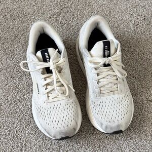 Brooks Adrenaline GTS 24 Cream Running Shoes - 7.5